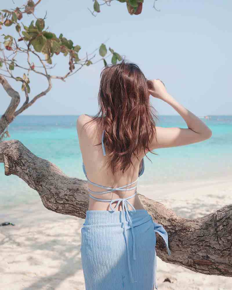 ตังค์นัฐรุจี ใส่ชุดว่ายน้ำสีฟ้า โพสท่ากับทะเล หน้าเหมือนนางฟ้าเลย！！！
